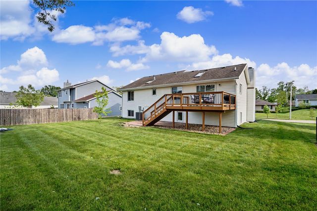 2152 Cherry Lane NE, Cedar Rapids, IA 52402