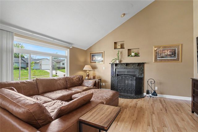 2152 Cherry Lane NE, Cedar Rapids, IA 52402