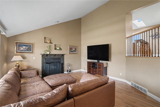 2152 Cherry Lane NE, Cedar Rapids, IA 52402