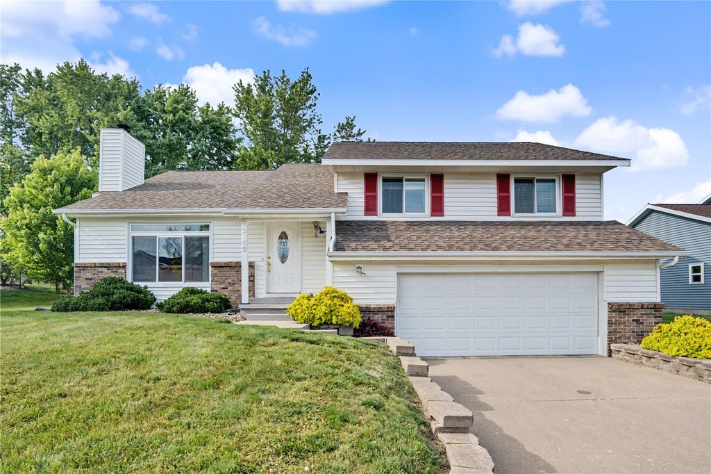 2152 Cherry Lane NE, Cedar Rapids, IA 52402