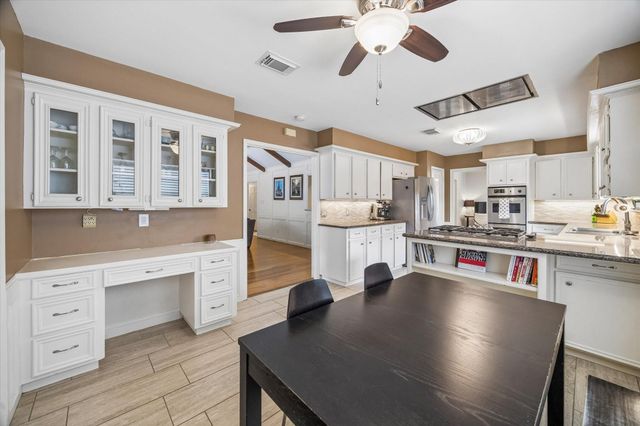 1427 Heathwood Drive, Houston, TX 77077