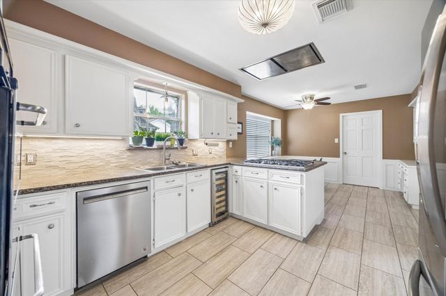1427 Heathwood Drive, Houston, TX 77077