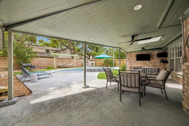 1427 Heathwood Drive, Houston, TX 77077