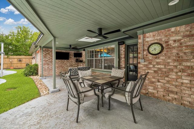 1427 Heathwood Drive, Houston, TX 77077