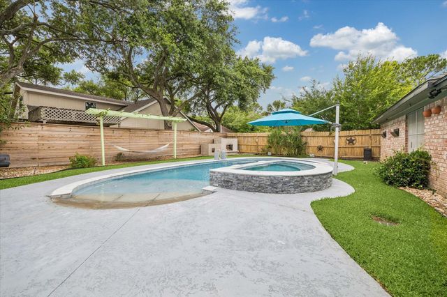 1427 Heathwood Drive, Houston, TX 77077
