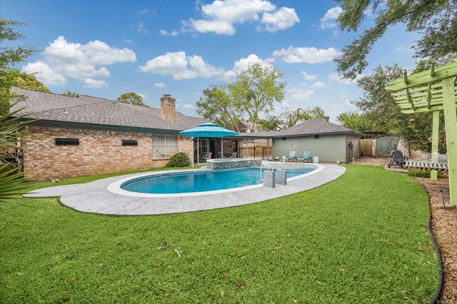 1427 Heathwood Drive, Houston, TX 77077