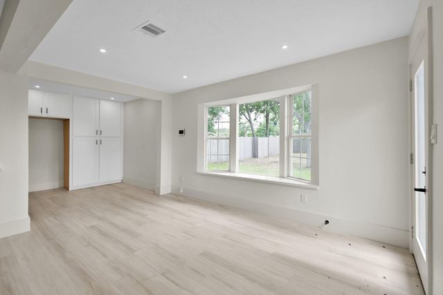 6026 Willowbend Boulevard, Houston, TX 77096