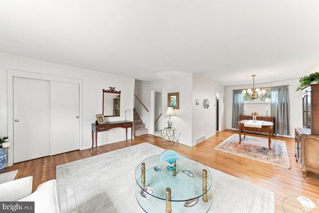 240 TALBOT DR, Broomall, PA 19008