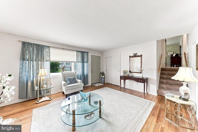 240 TALBOT DR, Broomall, PA 19008