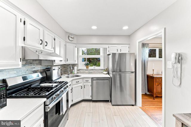 240 TALBOT DR, Broomall, PA 19008