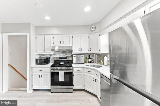 240 TALBOT DR, Broomall, PA 19008