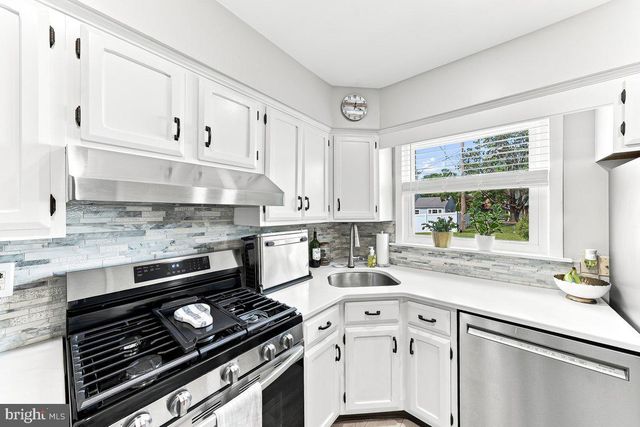 240 TALBOT DR, Broomall, PA 19008