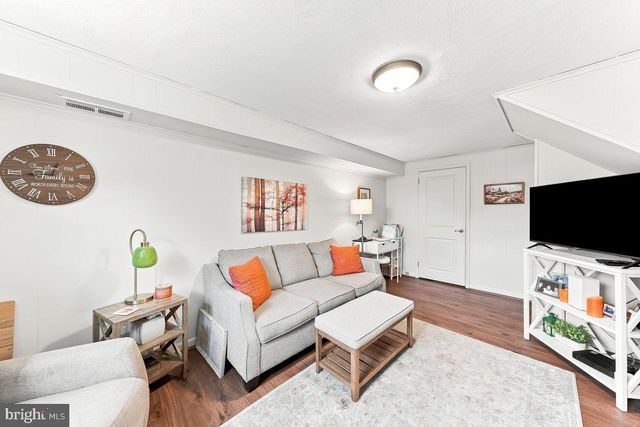 240 TALBOT DR, Broomall, PA 19008