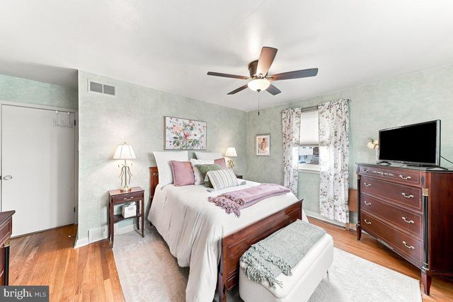 240 TALBOT DR, Broomall, PA 19008