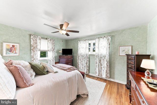 240 TALBOT DR, Broomall, PA 19008