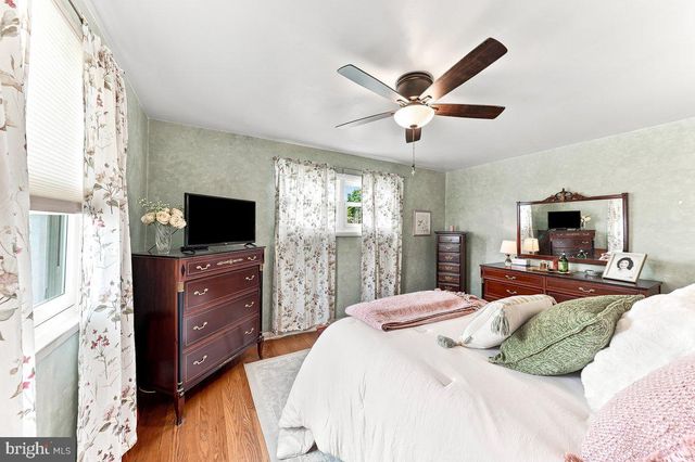 240 TALBOT DR, Broomall, PA 19008
