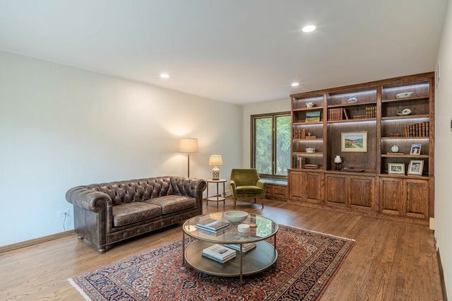 8100 S Park Avenue, Burr Ridge, IL 60527