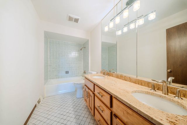 8100 S Park Avenue, Burr Ridge, IL 60527