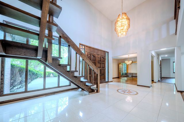 8100 S Park Avenue, Burr Ridge, IL 60527