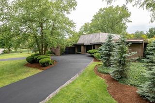8100 S Park Avenue, Burr Ridge, IL 60527