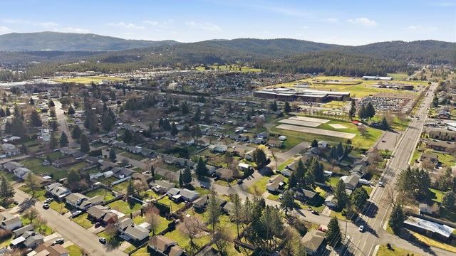 12317 E Skyview Ave, Spokane, WA 99216