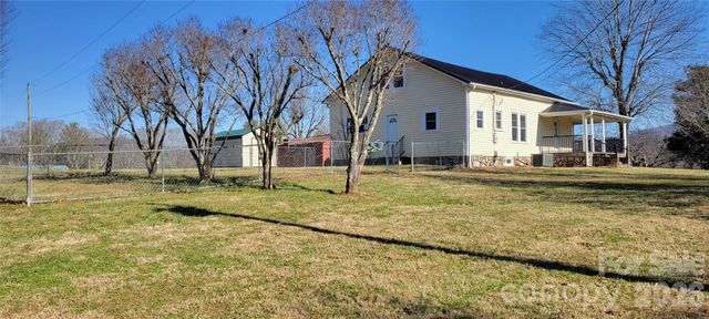 2601 Country Acres Place, Hudson, NC 28638