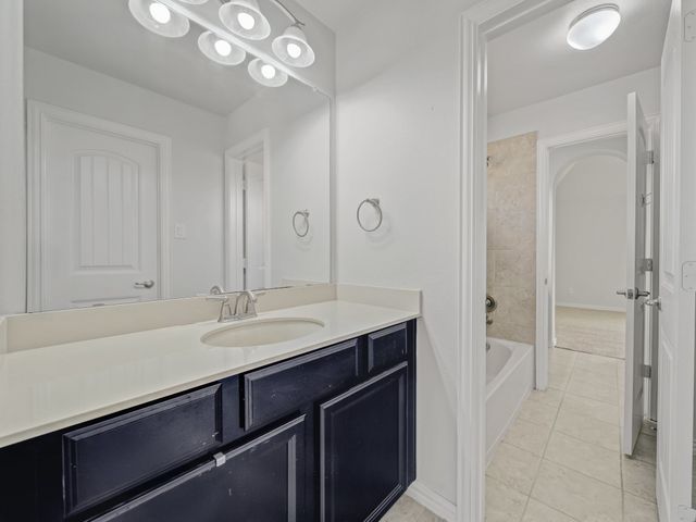 419 Aylesbury Drive, Roanoke, TX 76262