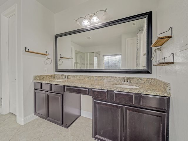 419 Aylesbury Drive, Roanoke, TX 76262