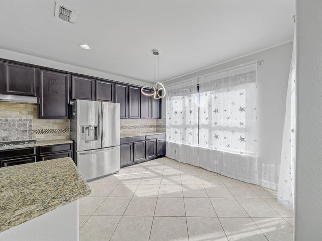 419 Aylesbury Drive, Roanoke, TX 76262