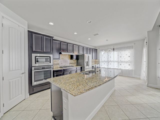 419 Aylesbury Drive, Roanoke, TX 76262