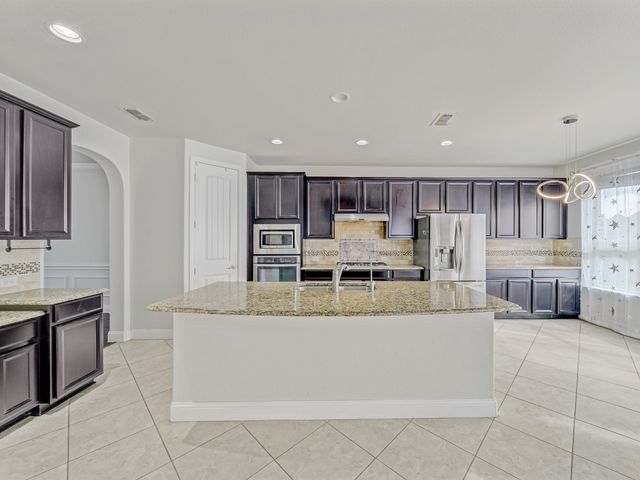 419 Aylesbury Drive, Roanoke, TX 76262
