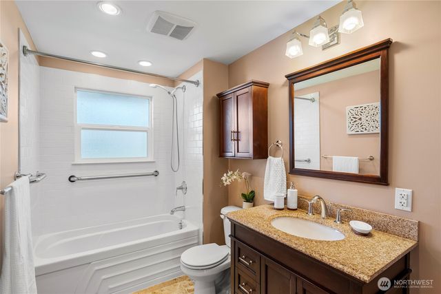 19513 Meridian Avenue N, Shoreline, WA 98133