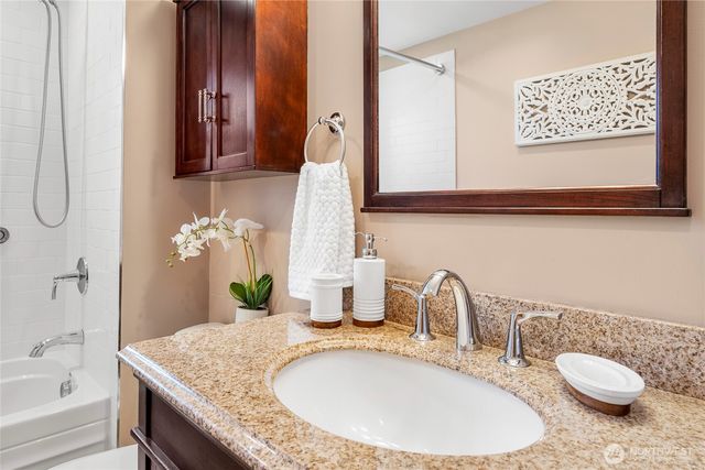 19513 Meridian Avenue N, Shoreline, WA 98133