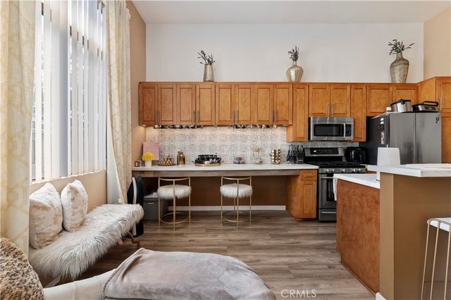 4652 Don Lorenzo B, Los Angeles, CA 90008