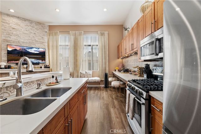 4652 Don Lorenzo B, Los Angeles, CA 90008