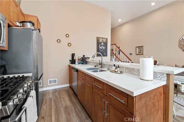 4652 Don Lorenzo B, Los Angeles, CA 90008