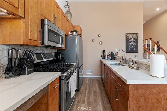 4652 Don Lorenzo B, Los Angeles, CA 90008