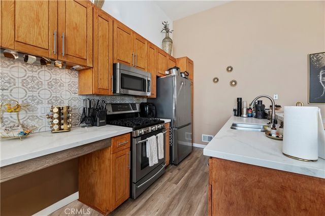 4652 Don Lorenzo B, Los Angeles, CA 90008