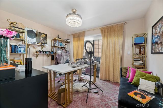 4652 Don Lorenzo B, Los Angeles, CA 90008