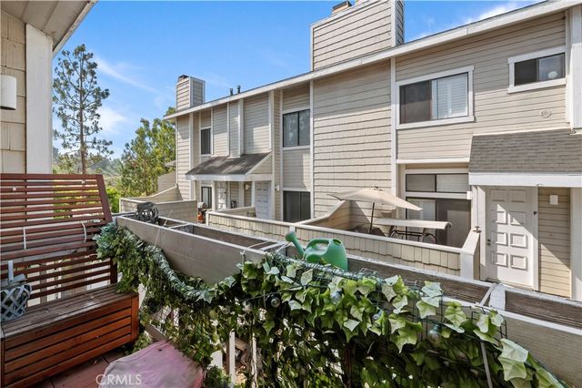 4652 Don Lorenzo B, Los Angeles, CA 90008