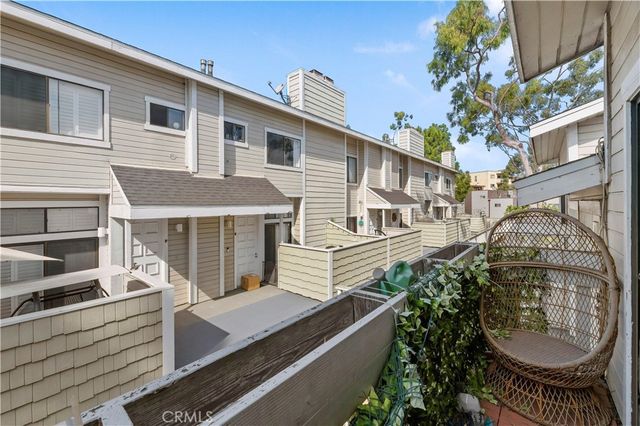 4652 Don Lorenzo B, Los Angeles, CA 90008