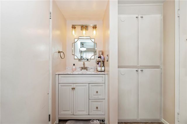 4652 Don Lorenzo B, Los Angeles, CA 90008