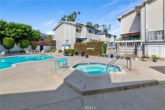 4652 Don Lorenzo B, Los Angeles, CA 90008
