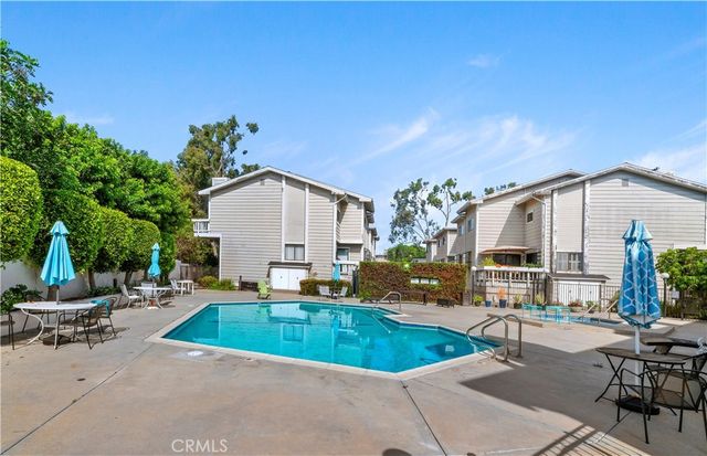 4652 Don Lorenzo B, Los Angeles, CA 90008