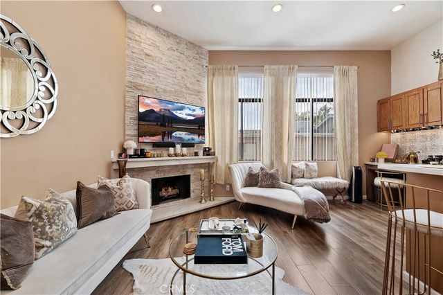 4652 Don Lorenzo B, Los Angeles, CA 90008