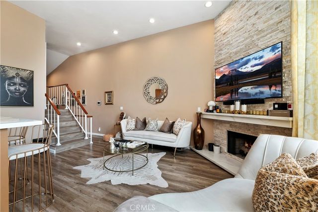 4652 Don Lorenzo B, Los Angeles, CA 90008