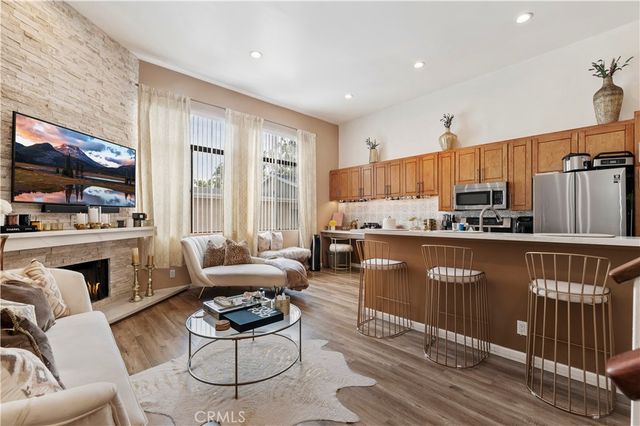 4652 Don Lorenzo B, Los Angeles, CA 90008