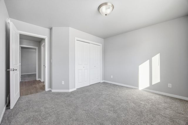 946 Albert Drive W, West Fargo, ND 58078