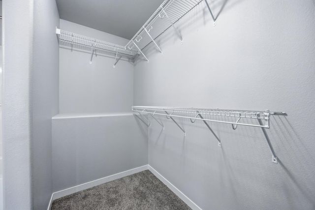 946 Albert Drive W, West Fargo, ND 58078