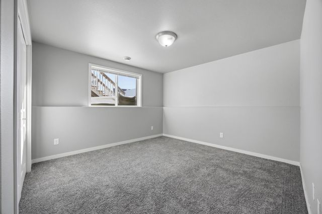 946 Albert Drive W, West Fargo, ND 58078